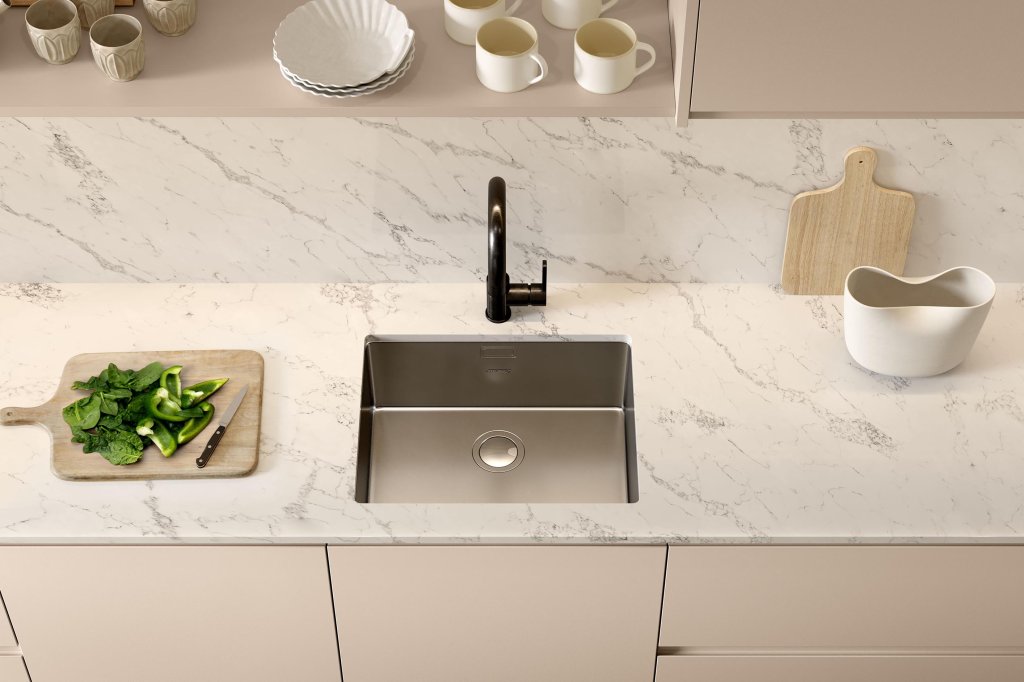 Strada Matte Cashmere_Cameo 5_-Superior-Cabinets-Kitchen-Designs